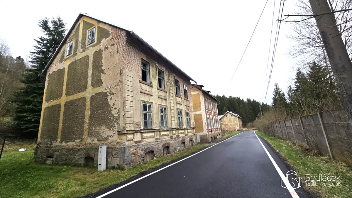 Prodej rodinného domu 300 m², pozemek 121 m²